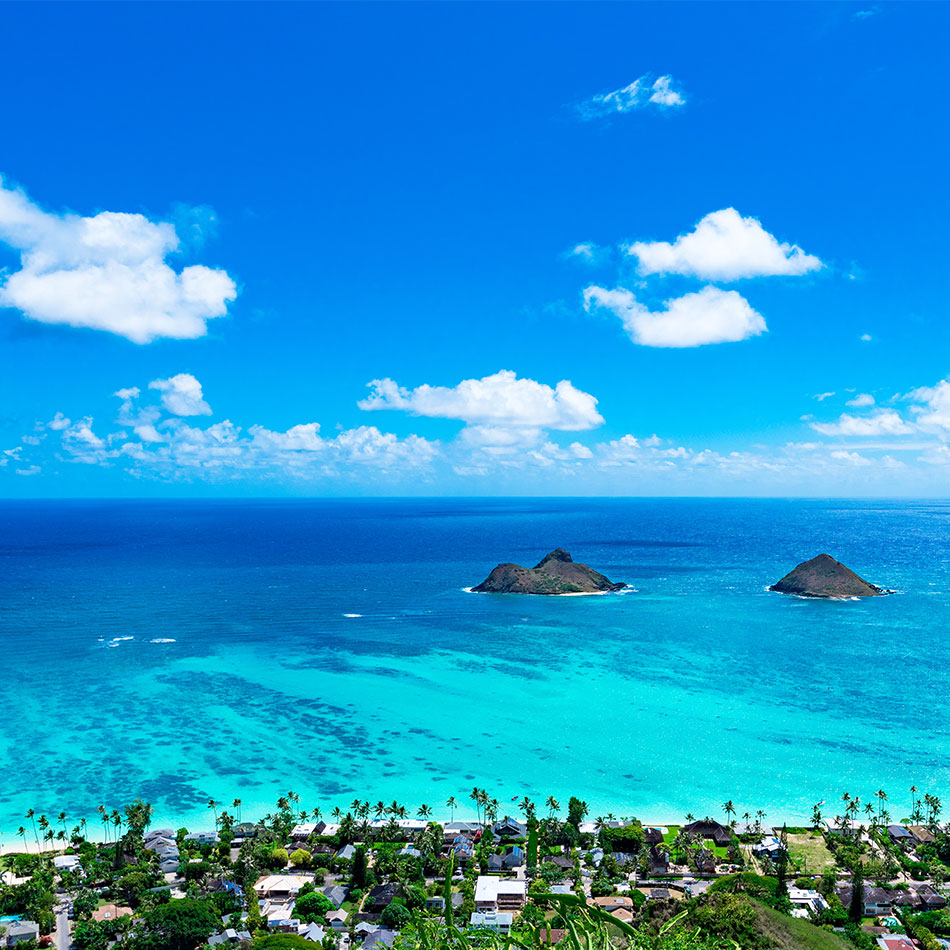 Blue water on beach of Oahu, Hawaii